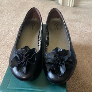 {NWT} Clarks Bendables Flats